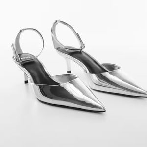 NWT! Metallic heeled shoe